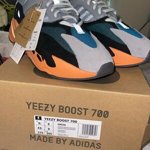 Yeezy Boost 700